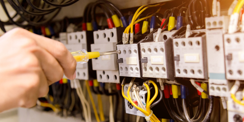 warning signs that indicate that you likely need electrical repairs.